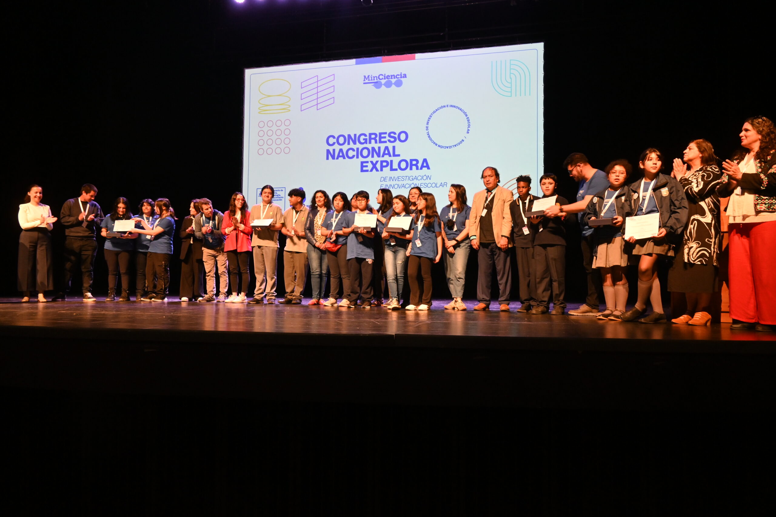 Cupo Explora-UNESCO ofrece 779 cupos para que jóvenes con trayectoria científica ingresen a la universidad el próximo año.